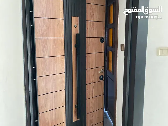 شقة مجددة بالكامل - الرابية - 3نوم1ماستر - بإطلالــــه مميزة - قرب الخدمات العامة