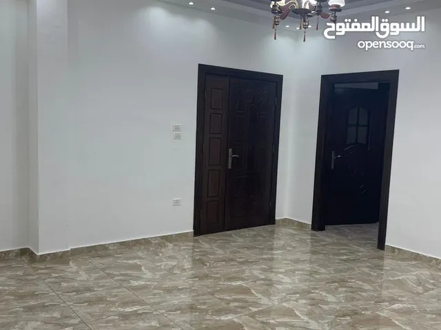 شقة مميزه طابق اول للايجار بالهاشمي الشمالي