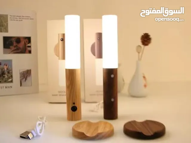 مصباح ليلي خشبي LED – إضاءة ذكية وجو مريح