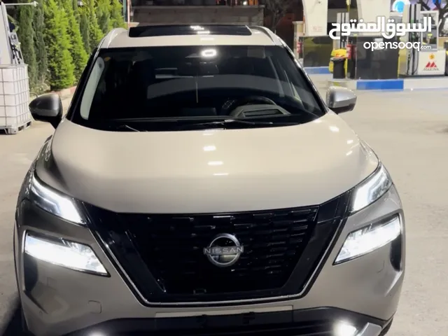 سيارة نيسان اكستريل