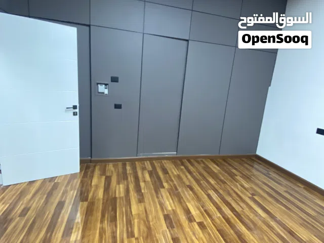 صالة تجارية 600م للإيجار جنزور الشرقية بجوار مسجد عمرو بن العاص تصلح أنت تكون مقر شركة او عيادة
