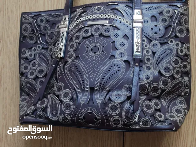 شنط يد الوحدة ب 5 دنانير والثلاث ب 10 دنانير شنط يد الوحدة ب 5 دنانير والثلاث ب 10 دنانير