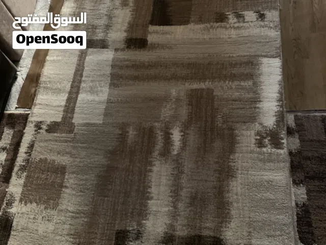 سجاد صيدا بحالة ممتازه للبيع طول 2.50عرض1.30 فيها حرق صغير بسعر حرق الحرق بلصوره