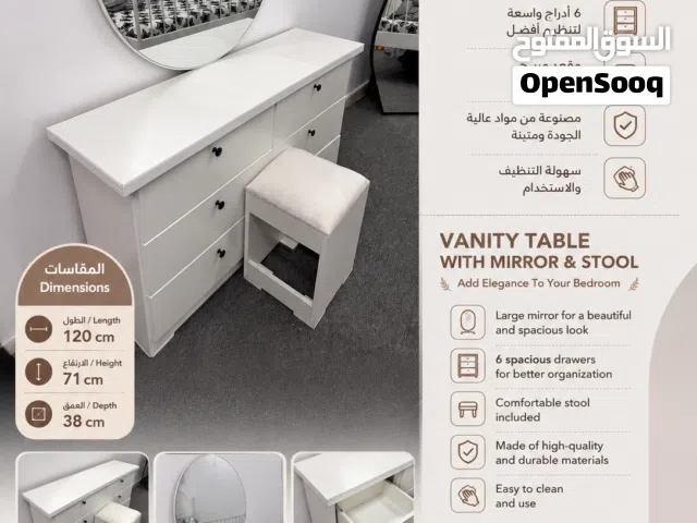 VANITY TABAL .with Mirror and stool