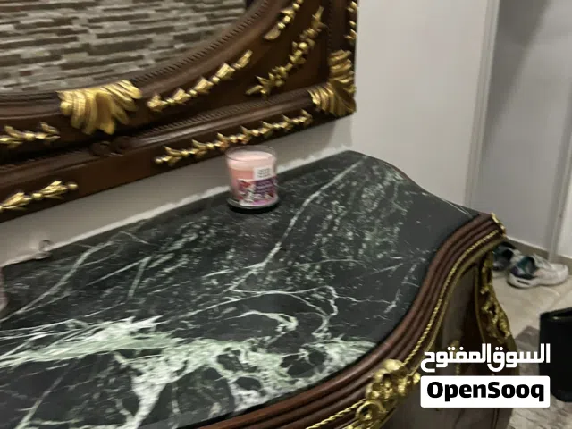 بايو مصري خشب زان مع مرآه استخدام بسيط بحاله ممتازه