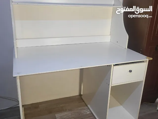 مكتب خشبي من IKEA