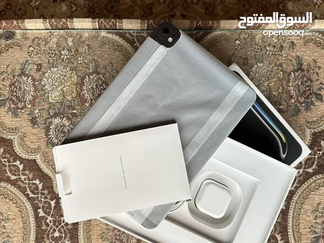 Apple iPad pro 4 256 GB in Al Dakhiliya