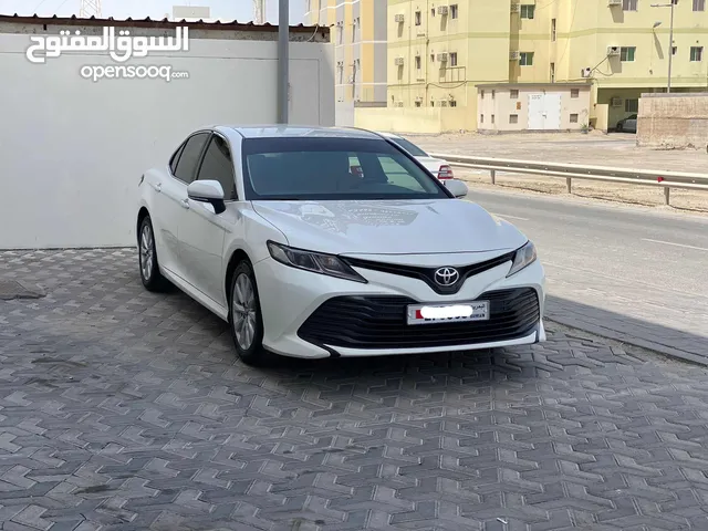 Toyota Camry LE 2018 (White)