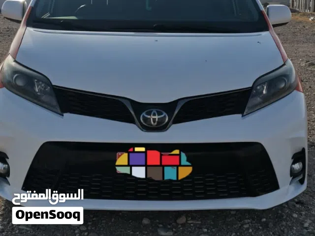 2018 تويوتا سيينا XSE