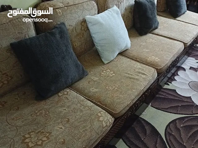 اثاث مستعمل طقم كنب 9 مقاعد مع بوفيه 3 قطع وطاولة تلفاز وطاولة زاوية