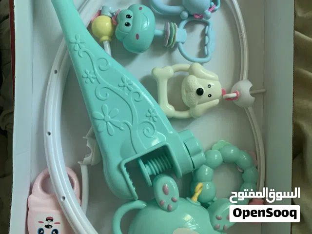 لعبه موسيقيه لسرير الرضع تساعده على النوم ، من الشناكل بحاله جيده