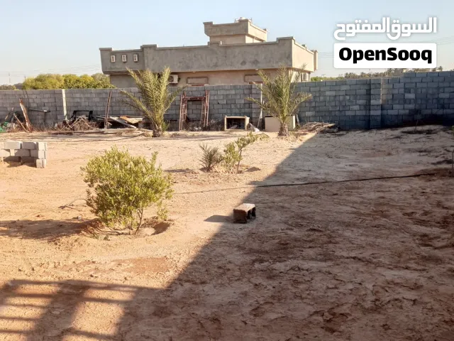 السلام عليكم قطعه ارض خلف مشتل ابو رويه مساحتها 1555 عرض سكنيه يوجد سكن قرب الارض تبعد عن المعبد 400