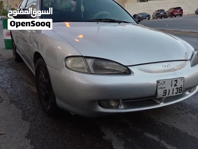 1996 هيونداي افانتي Standard