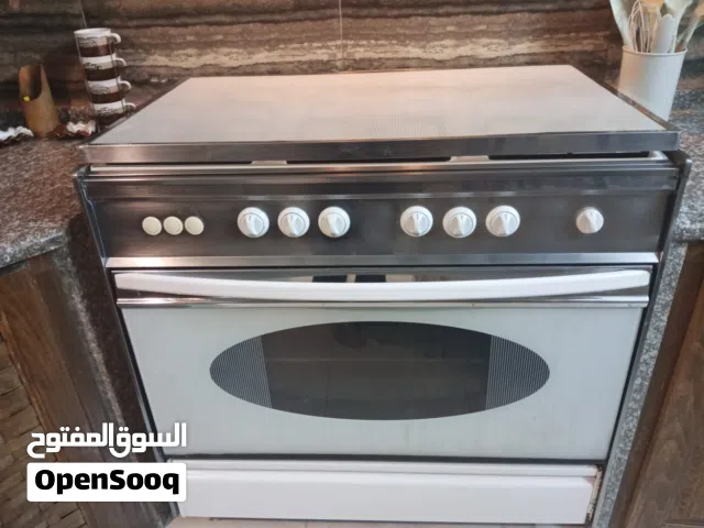 فرن غاز يونيفرسال بحاله ممتازه