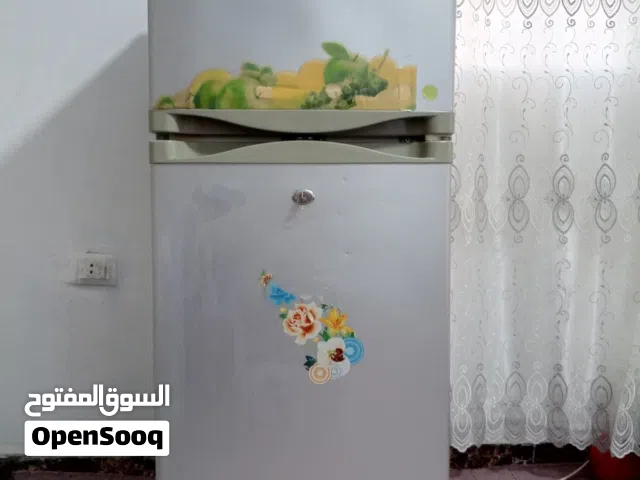 ثلاجه للبيع بسعر مناسب 14 لتر الطول متر و نص العرض 40 صانتي