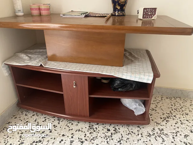 طاولة تلفزيون وطاولة وسط مربوعة إيطاليات