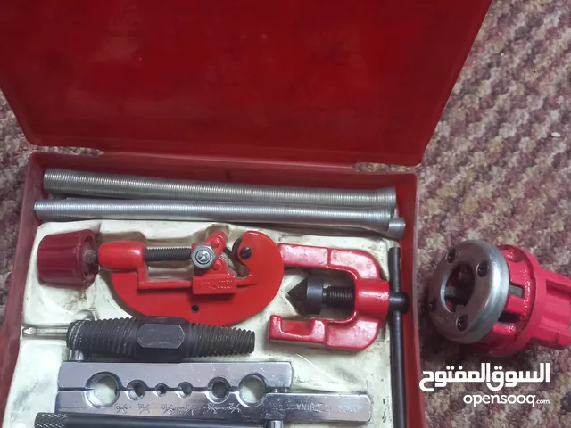 طقم تسنين أنابيب  وبرابيش غالبا لمعلمين التكييف والتبريد