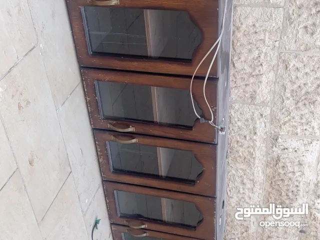 خزانة مطبخ للصحون والعرض واجهة قزاز بسبوتات اضاء