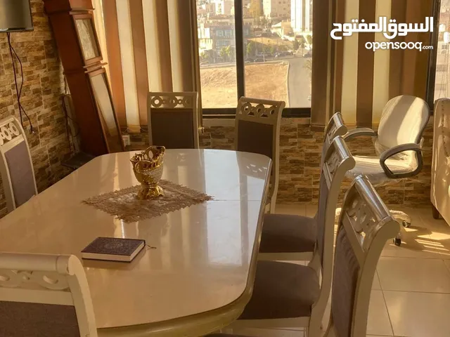 روف مفروش بالجبيهه سكن طالبات مكان آمن وخصوصية تامه - قريب من السيفوي وشارع الجامعه .