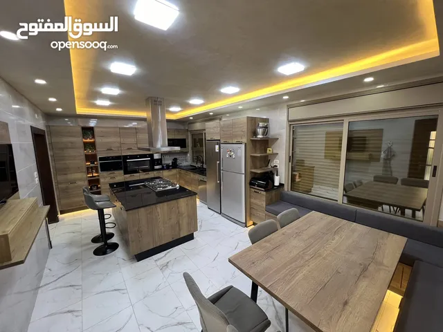 فيلا شبه قصر للبيع 3 طوابق