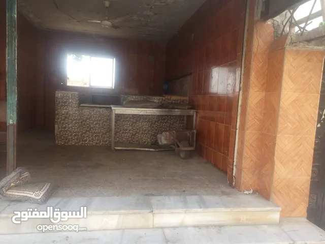 محل أو مخزن للإيجار الشهري 150 دينار حي نزال الشارع الرئيسي