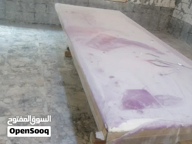 طاوله طول 3متر ويمكن اكثر نضيفه جدا هذا قماش مخليله ومتربه بسبب لبناء قويه جدا شرط لفحص تجي وتشوفها