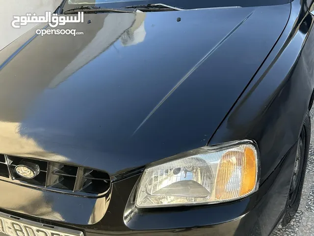 سيارة اكسنت موديل 2000 أوتوماتيك مرخصة لغاية شهر 11 فحصها مرفق بالصور