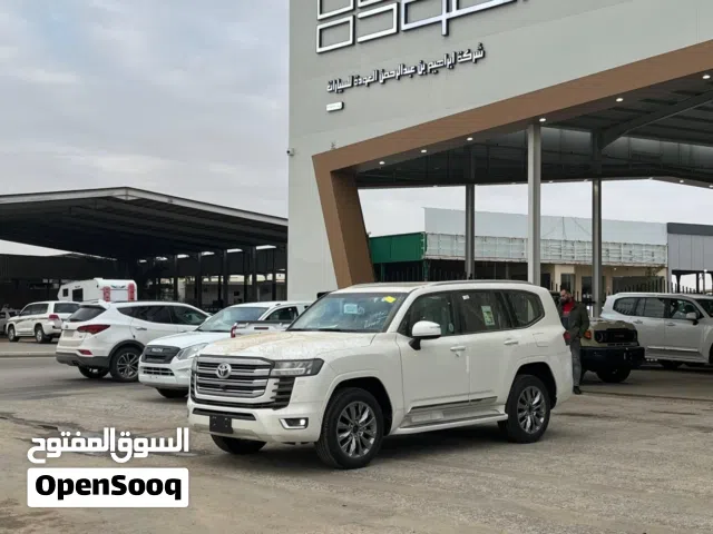 تويوتا لاندكروزر  الفئه جي اكس ار 4  بنزين وديزل جميع الالوان الموديل 2025 سعودي كاش واقساط
