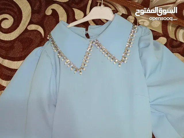 فستان حلو يوصل للىركبه قياس 40 كلش حلو بلبس ممستعمل بس مره وحده سعره 35