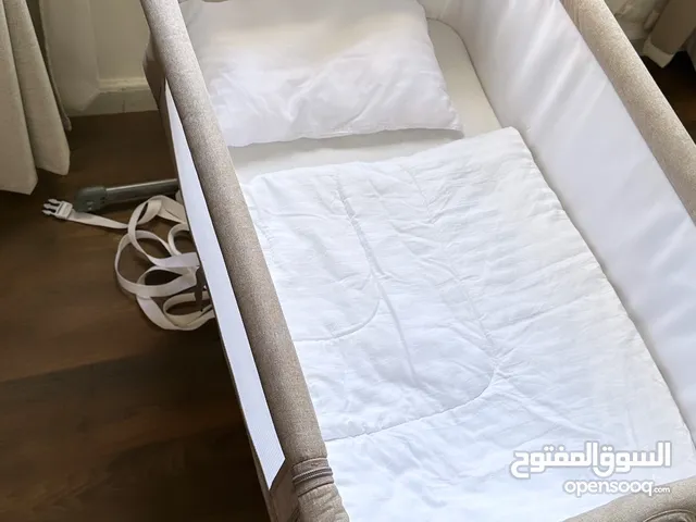 سرير بيبي يمكن شبكه مع سرير والديه
