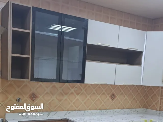 فني وصيانة مطابخ المنيوم فك وتركيب ونقل جميع انواع المطابخ وتبديل مفصلات وماسكات وتبديل رخام وسيل