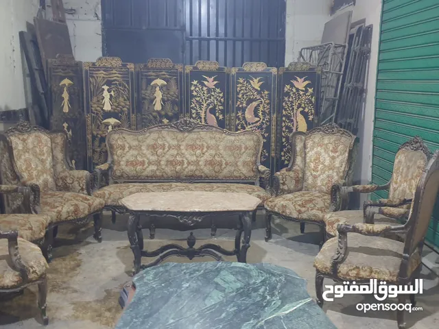 صالون مكون من 8 قطع، 2 كرسي باجير ، 4 كرسي ، كنبة ، طربيزة بالرخامة.