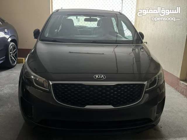 Used Kia Sedona in Sharjah