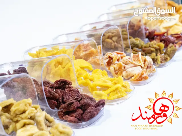 فواكه مجففة ممتازة من الدرجة الأولى بجودة تصديرية، بكميات كبيرة ومع تغليف مخصص حسب طلبكم