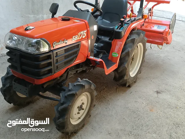 تركتور كيبوتا بحالة ممتازة ورائعه واصل من اليابان