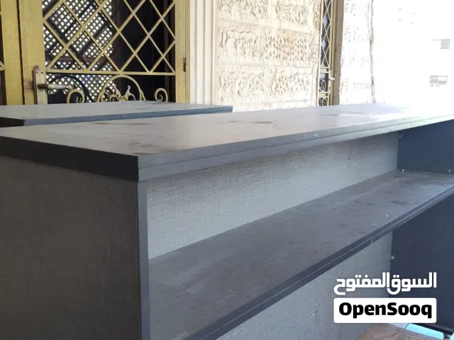 كاونتر استقبال ومبيعات كبير + مكتب فرعي بحالة ممتازة للبيع.