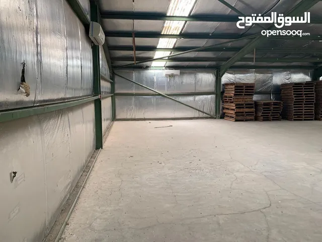 مستودع مع هنغر وسدة