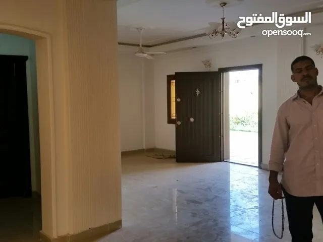 فيلا للبيع في المجاهدين
