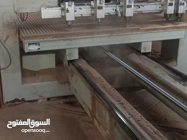 ماكينه cnc متتعددت الروس تعمل على حفر الخشب 2d,3d