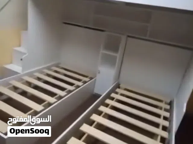غرفة نوم شباب او اولاد او اطفال مكونة من 3 أسرة 2 تحت وواحد طابق ثاني