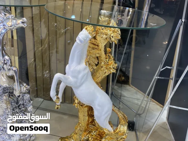 تحف نثريات حفر على التحف ديكورات داخلية تحف طاولات  طاولة شكل خيل الوان مختلفة ذهبي فضي ابيض