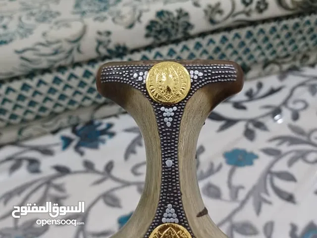 جنبية تجنن ملان اليد