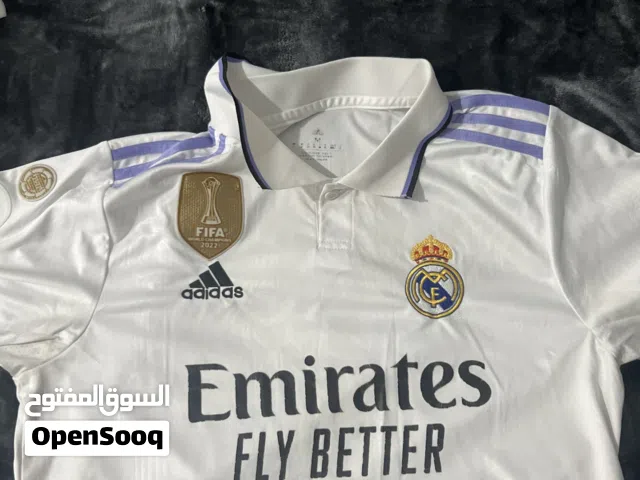 تيشيرت ريال مدريد مقاس M بحاله ممتازه بسعر 12 او 10 KD لبنزيما 9