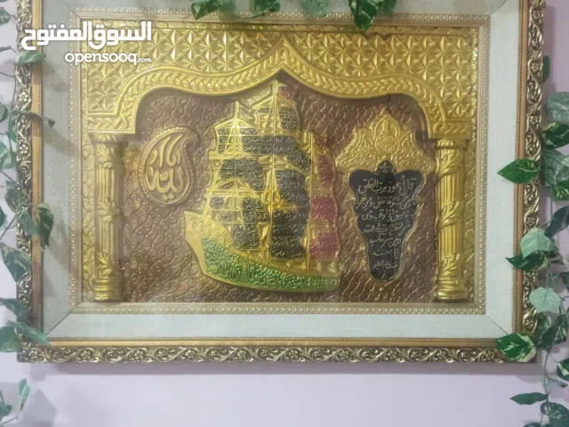 برواز حائط زجاجي كبير وثقيل