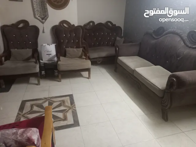 طقم كنب بحال الوكاله يتكون من 8 مقاعد لايوجد كسر ولاخدش البيع لدواعي السفر والتواصل عبر الوتس اب