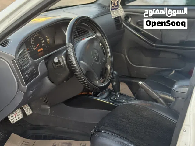 2002 هيونداي افانتي SE