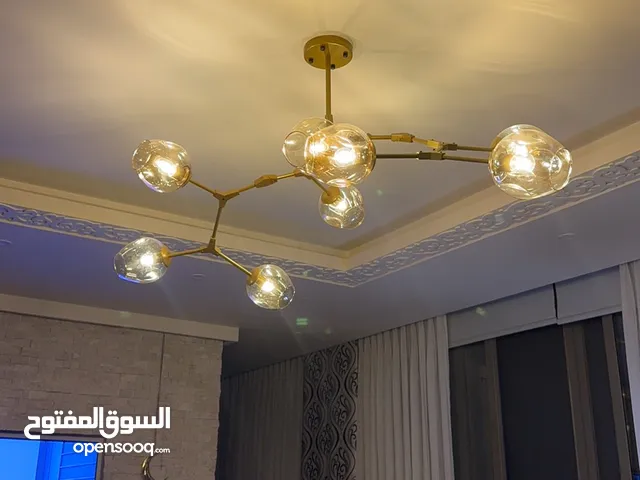 ثريا مودرن ذهبية بثمان رؤوس زجاج – من محل MECASA Khalda