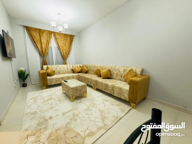 F3 / قرب دوار السفينة - في كورنيش عجمان - غرفتين وصالة ايجار شهري - مفروشة - شامل جميع الفواتير