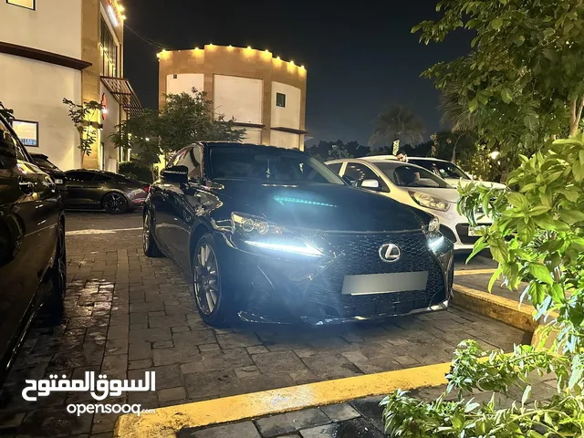 ليكزس اي اس 300 ( lexus IS300)