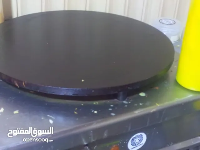 عدة وافل وكريب وماكينة بوظة عالصاج ومطبخ ومجلى وثلاجة